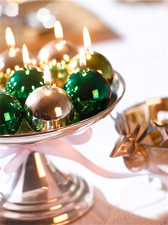 Glossy Christmas tree ball candles in a silver bowl Stock Photo - Premium Royalty-Free, Code: 689-03126173