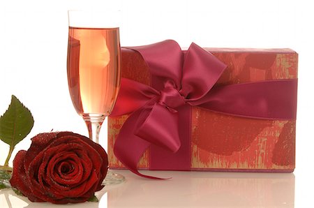Arrangement of gifts,rose and glass of sparkling wine Stock Photo - Premium Royalty-Free, Code: 689-03126421