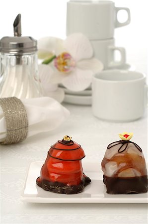 simsearch:689-03129673,k - Coffee set and Petit Fours Stock Photo - Premium Royalty-Free, Code: 689-03126642