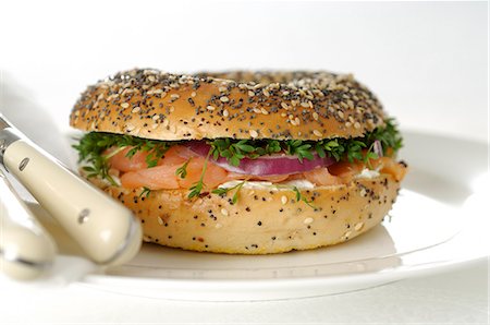 sesame bagel - Bagel with salmon Foto de stock - Sin royalties Premium, Código: 689-03126704