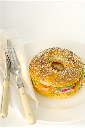 sesame bagel - Bagel with salmon Foto de stock - Sin royalties Premium, Código: 689-03126705