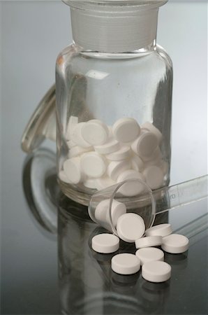 flacon de pilules - Dr. Schüssler's cell salts pills Foto de stock - Sin royalties Premium, Código: 689-03126755