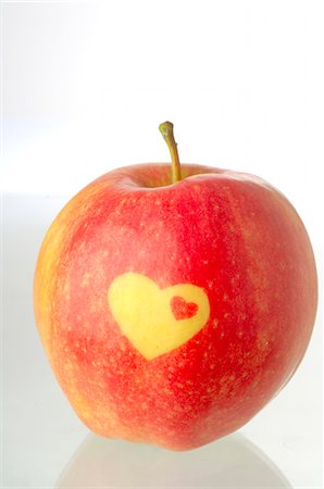 Apple with a heart pattern Stock Photo - Premium Royalty-Free, Code: 689-03126848
