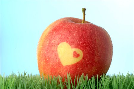 Apple with a heart pattern Stock Photo - Premium Royalty-Free, Code: 689-03126855