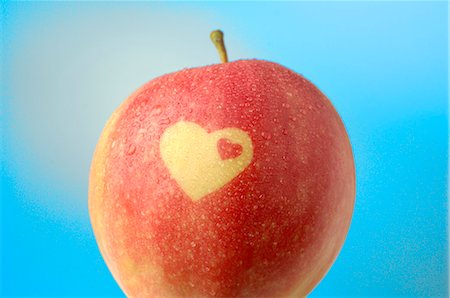 Apple with a heart pattern Stock Photo - Premium Royalty-Free, Code: 689-03126858