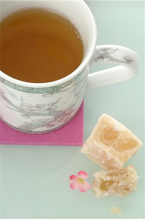 simsearch:689-03129913,k - Tea cup with rock candy Foto de stock - Sin royalties Premium, Código: 689-03126971