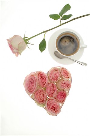 A heart made of roses and a cup of coffee Stock Photo - Premium Royalty-Free, Code: 689-03127101