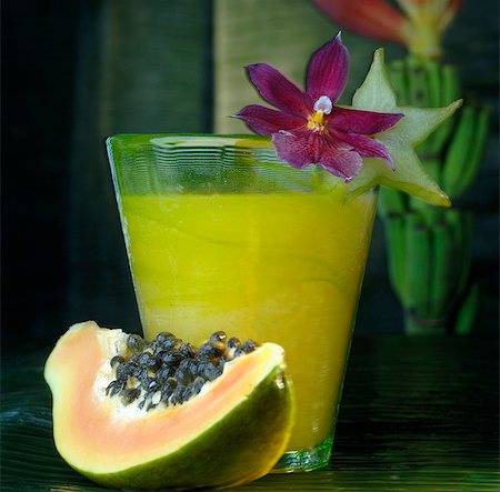 pulp (botanical) - Papaye et un verre de jus Photographie de stock - Premium Libres de Droits, Code: 689-03127199