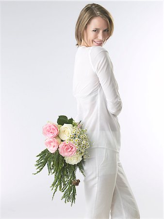 simsearch:689-03124889,k - Femme avec un bouquet Photographie de stock - Premium Libres de Droits, Code: 689-03127644