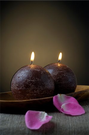spa decoration - Two candels and petals Stock Photo - Premium Royalty-Free, Code: 689-03127726