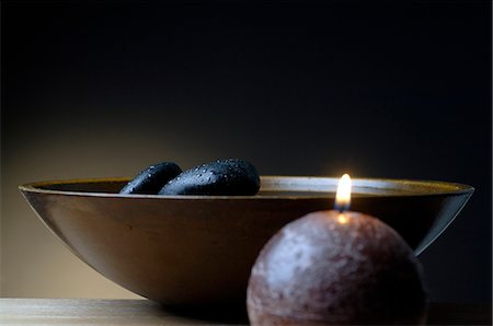 spa decoration - Bowl with black stones and a candle Stock Photo - Premium Royalty-Free, Code: 689-03127744