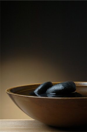 simsearch:689-03126464,k - Black stones in a bowl with water Foto de stock - Royalty Free Premium, Número: 689-03127746