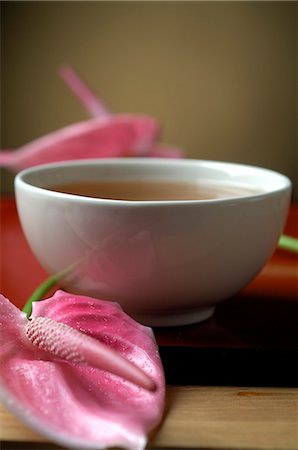 Pink flamingo flower blossoms and a bowl Stock Photo - Premium Royalty-Free, Code: 689-03127770