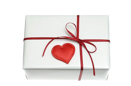 symbol present - White wrapped gift with a red heart Stock Photo - Premium Royalty-Free, Code: 689-03127780