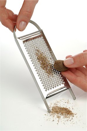 Grating nutmeg Stock Photo - Premium Royalty-Free, Code: 689-03128407