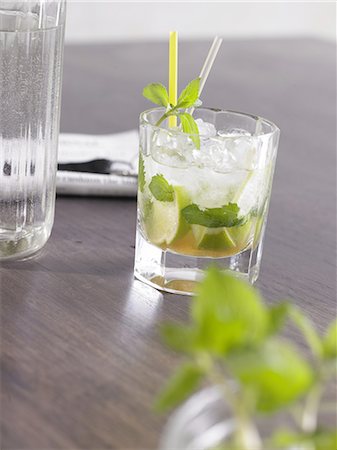 simsearch:689-03128771,k - Mojito Stock Photo - Premium Royalty-Free, Code: 689-03129001