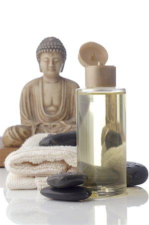 simsearch:689-03125682,k - Small buddha and massage oil Foto de stock - Sin royalties Premium, Código: 689-03129616