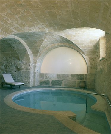 spa stones - thermae in arch Stock Photo - Premium Royalty-Free, Code: 689-03129861