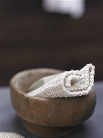 sauna wellness - washcloth in a wooden dash Stock Photo - Premium Royalty-Free, Code: 689-03123776