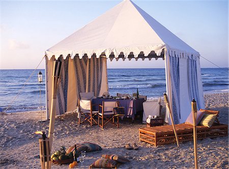 dinner on the beach - Tente de gazebo à la mer Photographie de stock - Premium Libres de Droits, Code: 689-03130317