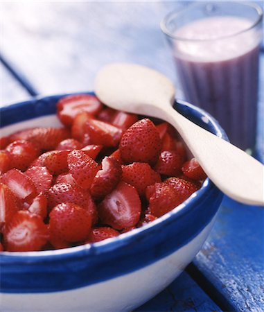 strawberries in a bowl Foto de stock - Sin royalties Premium, Código: 689-03130318