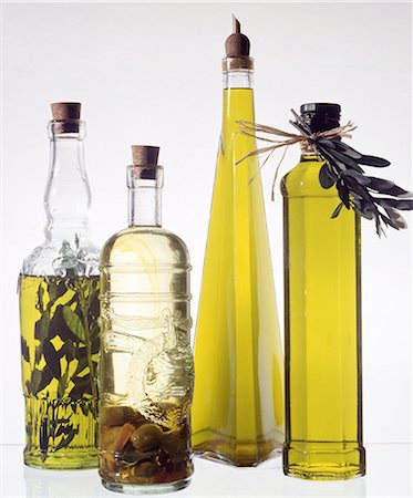 spiced oil - oil in bottles Stock Photo - Premium Royalty-Free, Code: 689-03130408
