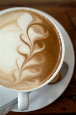 simsearch:659-07026887,k - Cappuccino with decorative froth Foto de stock - Sin royalties Premium, Código: 689-03130657