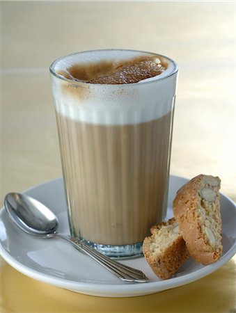 Latte with coffee cakes Foto de stock - Sin royalties Premium, Código: 689-03130703