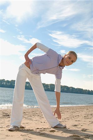 simsearch:689-03130965,k - Woman on the beach exercising Stock Photo - Premium Royalty-Free, Code: 689-03130938