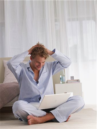 freelance working in pyjamas Stock Photo - Premium Royalty-Free, Code: 689-03131327