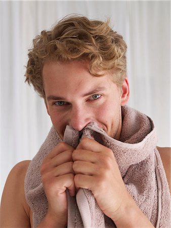 simsearch:689-03131264,k - young man with towel Stock Photo - Premium Royalty-Free, Code: 689-03131336