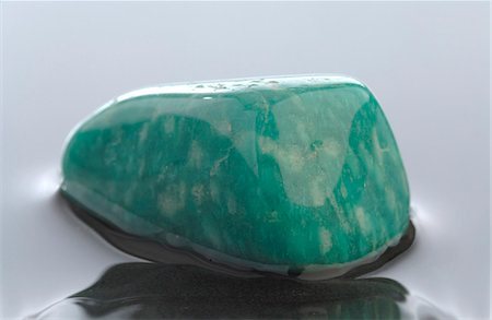 Healing stone amazon stone / amazonite Foto de stock - Sin royalties Premium, Código: 689-03131412