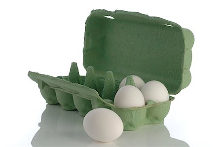 simsearch:689-03130398,k - Egg carton with white chicken eggs Foto de stock - Sin royalties Premium, Código: 689-03131493