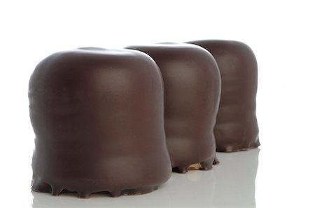 simsearch:689-03130285,k - Chocolate marshmallows Foto de stock - Royalty Free Premium, Número: 689-03131521