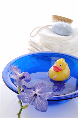 simsearch:689-03733422,k - Rubber duck, orchid blossom and soap Stock Photo - Premium Royalty-Free, Code: 689-03733008