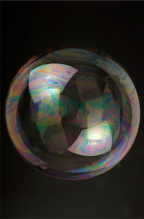 simsearch:670-04249663,k - Bulle de savon Photographie de stock - Premium Libres de Droits, Code: 689-03733032