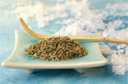 dried herbs - Dried thyme for tea for colds Stock Photo - Premium Royalty-Free, Code: 689-03733098