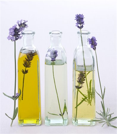fragrance bottle - Care oil with lavender Stock Photo - Premium Royalty-Free, Code: 689-03733113