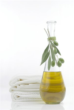 Bouteille d'huile d'olive Photographie de stock - Premium Libres de Droits, Code: 689-03733139