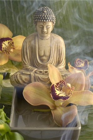 Buddha statuette and orchid blossoms Foto de stock - Sin royalties Premium, Código: 689-03733199