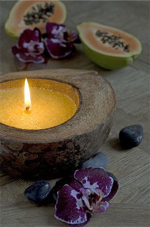 Burning scented candle Stock Photo - Premium Royalty-Free, Code: 689-03733269
