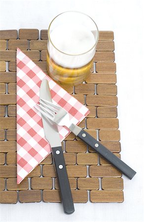 place setting on white - Glass of beer, cutlery and napkin Stock Photo - Premium Royalty-Free, Code: 689-03733304