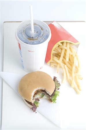 simsearch:851-02963750,k - French Fries, hamburger and cola Fotografie stock - Premium Royalty-Free, Codice: 689-03733309