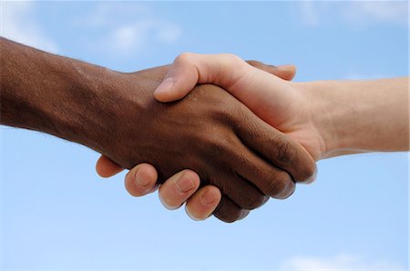 solidariedade - Two men shaking hands Foto de stock - Royalty Free Premium, Número: 689-03733355