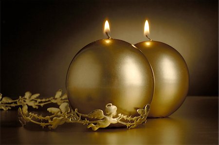 Two golden Christmas candles Foto de stock - Sin royalties Premium, Código: 689-03733601