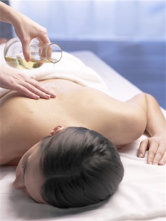 Woman receiving back massage Foto de stock - Sin royalties Premium, Código: 689-03733628