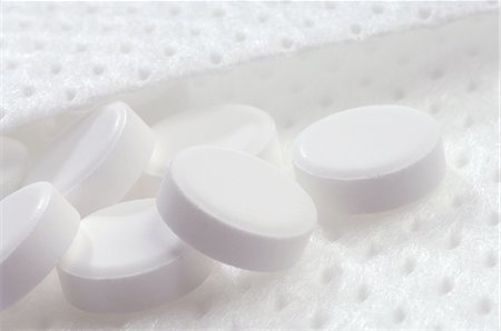 Weiße Tabletten Stockbilder - Premium RF Lizenzfrei, Bildnummer: 689-03733739