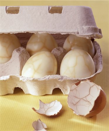 Boiled eggs in egg carton Fotografie stock - Premium Royalty-Free, Codice: 689-03733732