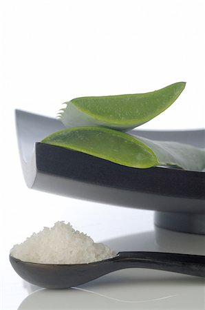 Aloe Vera and salts Foto de stock - Sin royalties Premium, Código: 689-03733742