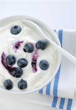 simsearch:600-05947693,k - Yoghurt with blueberries Stock Photo - Premium Royalty-Free, Code: 689-03733774